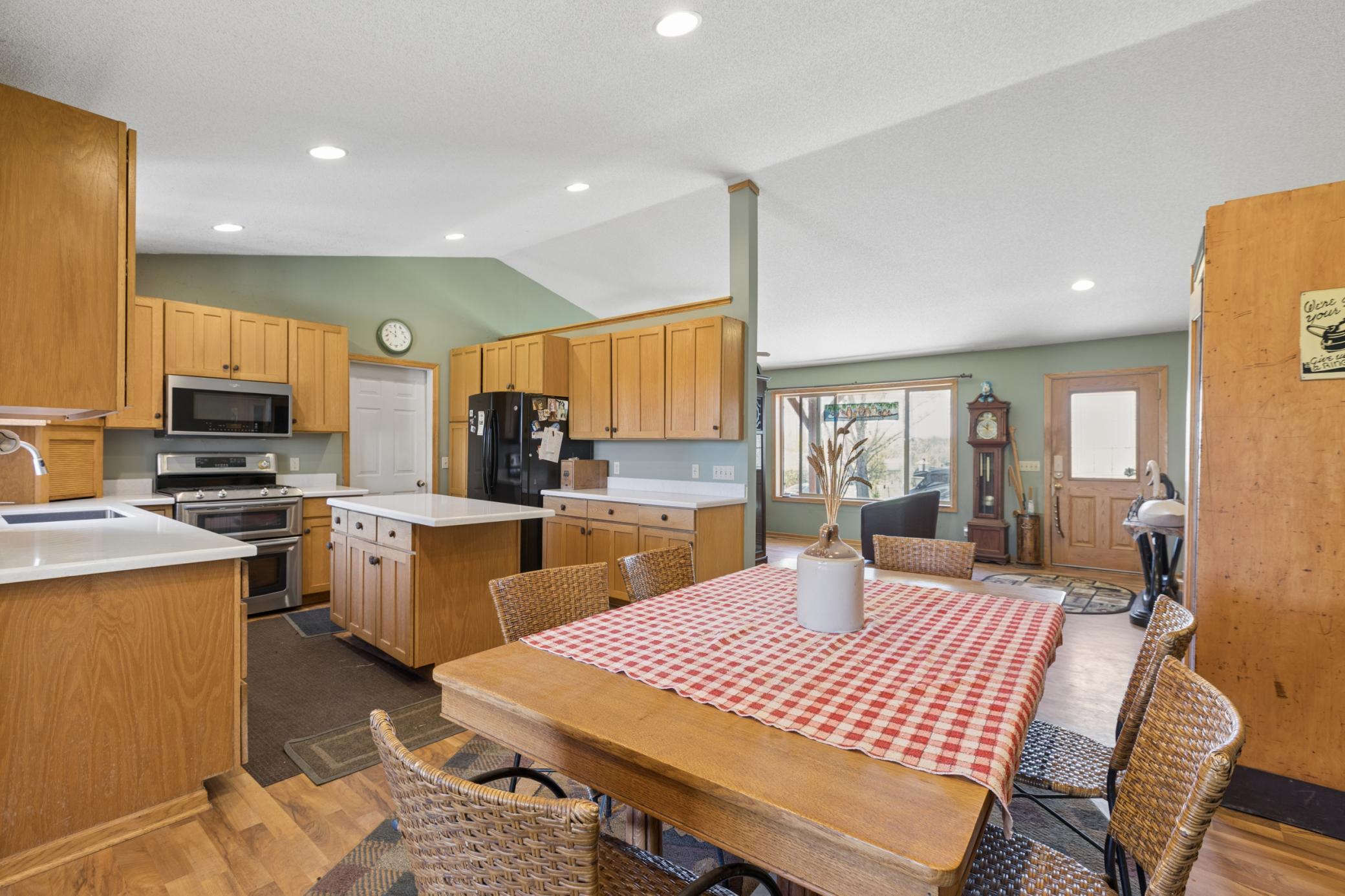 654 77th Street Southeast Delano, MN 55328 - Photo 9 of 47