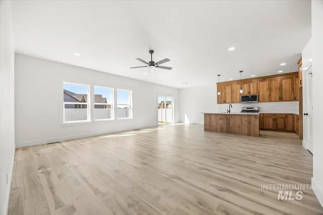 $450,500 | 2161 Austin, Fruitland, ID 83619