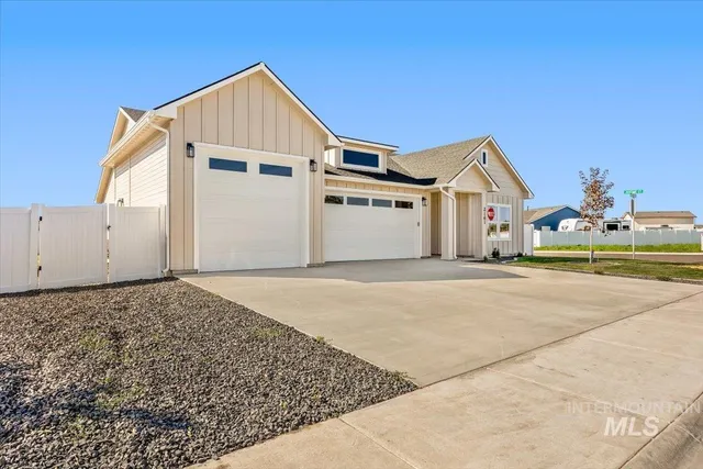 $450,500 | 2161 Austin, Fruitland, ID 83619