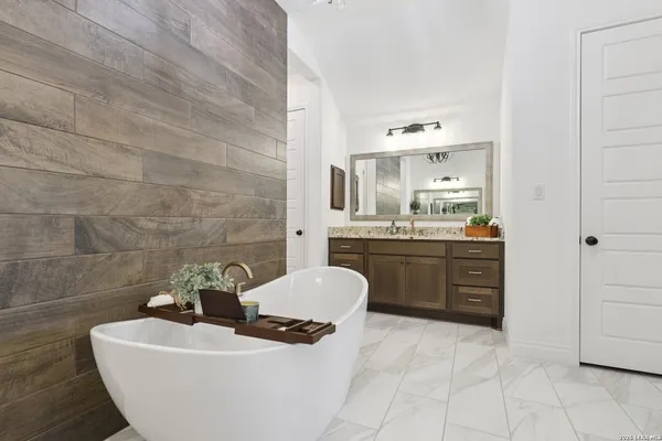 $975,000 | 3831 Escalera Pass, Bulverde, TX 78163