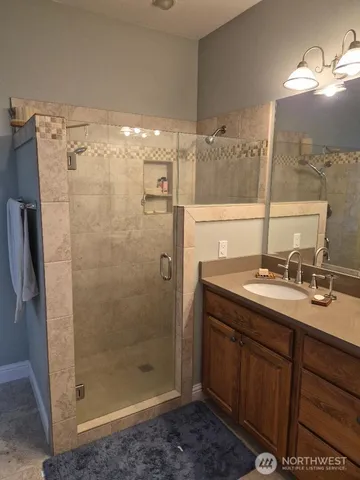 a view of a house with backyard and trees