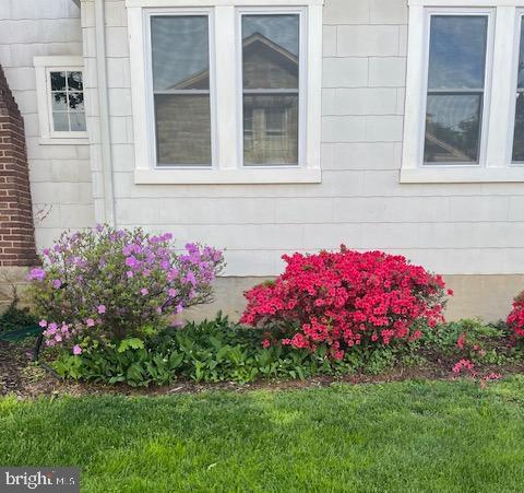 1516 Ridge Road Baltimore, MD 21228 - Photo 18 of 30 Beautifully landscaped