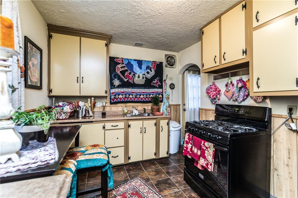 361 Siebert Road Pittsburgh, PA 15237 - Photo 9 of 24