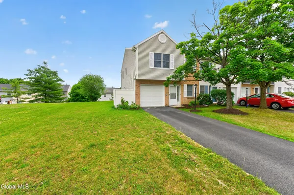 $349,900 | 20 Bridgewood Lane, Colonie, NY 12189