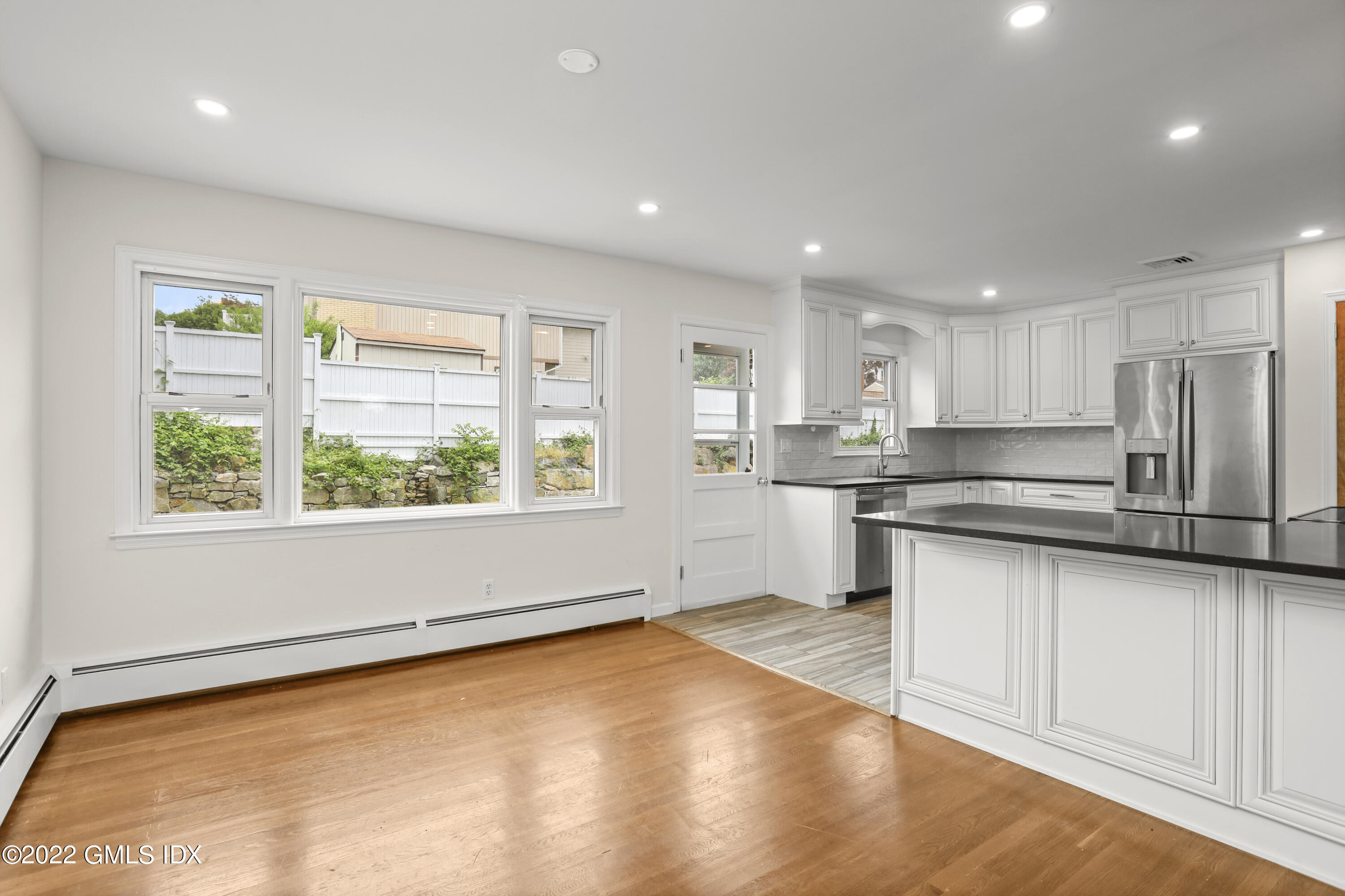 29 Thorn Hill Road Riverside, CT 06878 - Photo 8 of 37 Kitchen/Dining