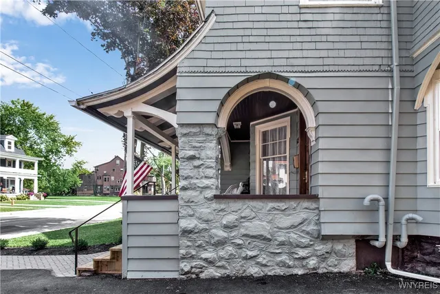 $3,495 | 623 Buffalo Avenue, Niagara Falls, NY 14303