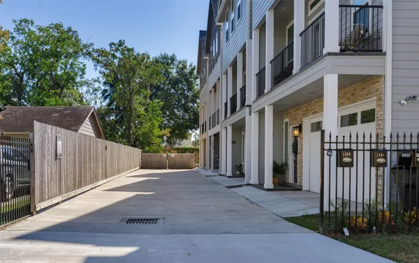 $3,600 | 1244 West 26th Street, Houston, TX 77008