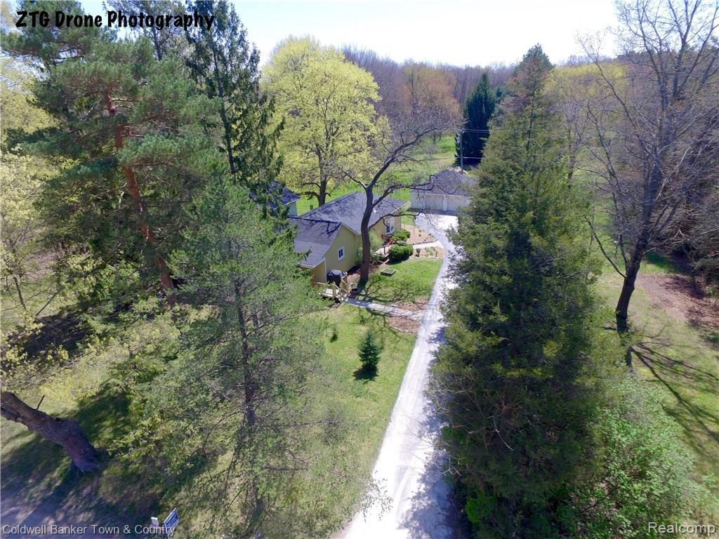8462 McClements Road Brighton, MI 48114 - Photo 41 of 42 DJI_0693.jpg