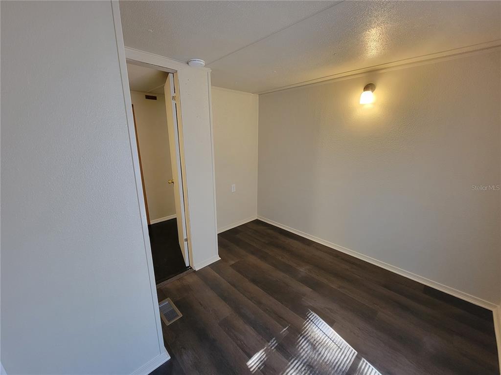 16625 Northeast 2nd Street Road Silver Springs, FL 34488 - Photo 6 of 9 a view of entryway