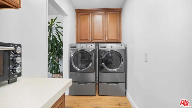 a view of a bedroom with washer and dryer