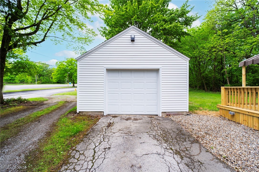 708 South Meridian Road Youngstown, OH 44515 - Photo 6 of 43 Detached garage with driveway