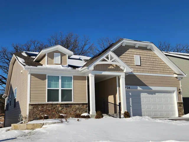 $500,000 | 824 Spring Drive, Lindenhurst, IL 60046
