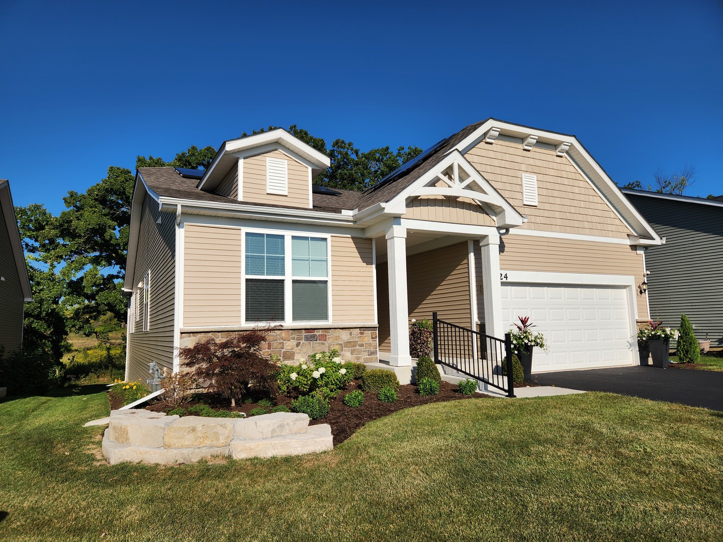 824 Spring Drive Lindenhurst, IL 60046 - Photo 2 of 26