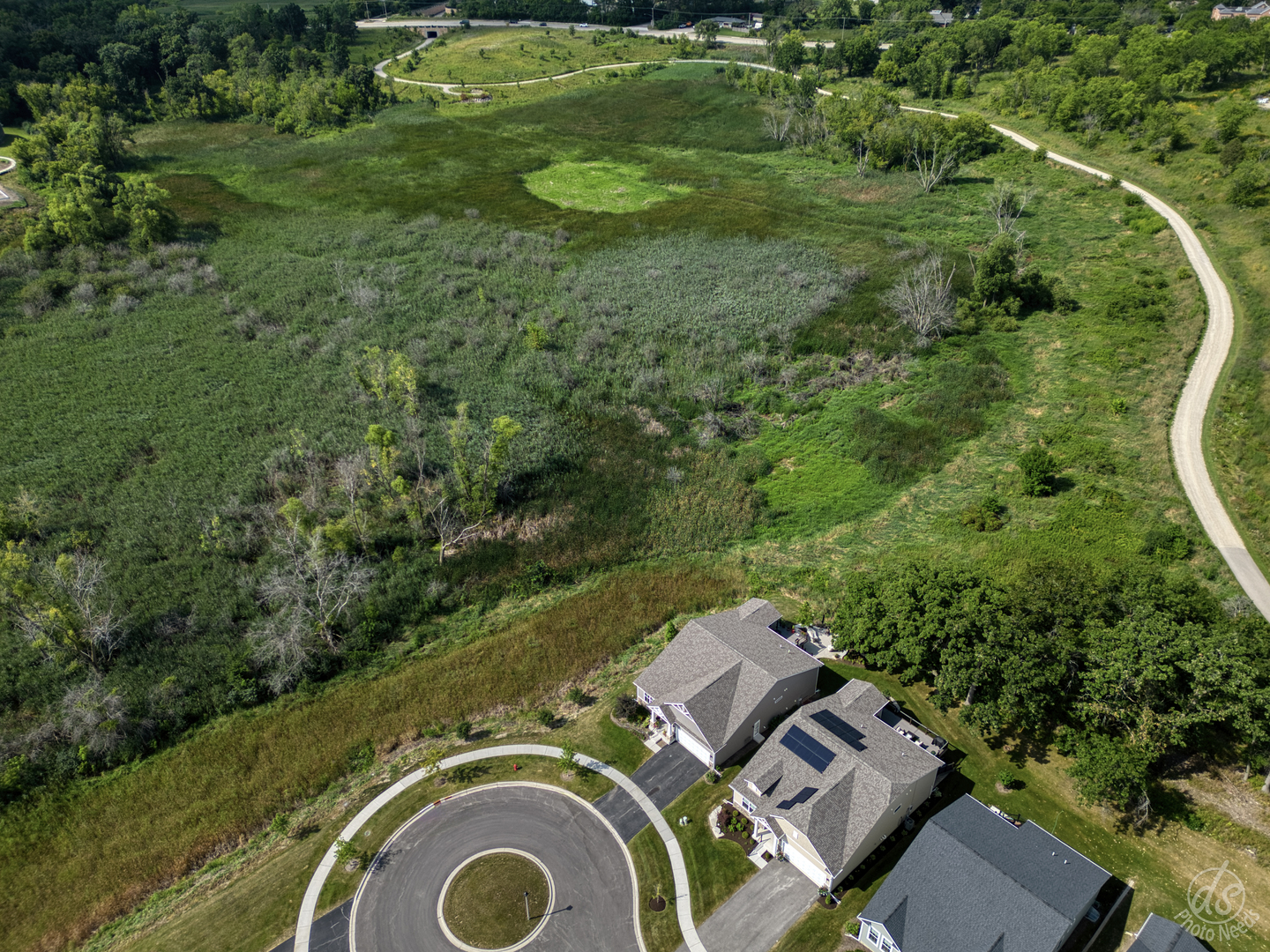 824 Spring Drive Lindenhurst, IL 60046 - Photo 4 of 26