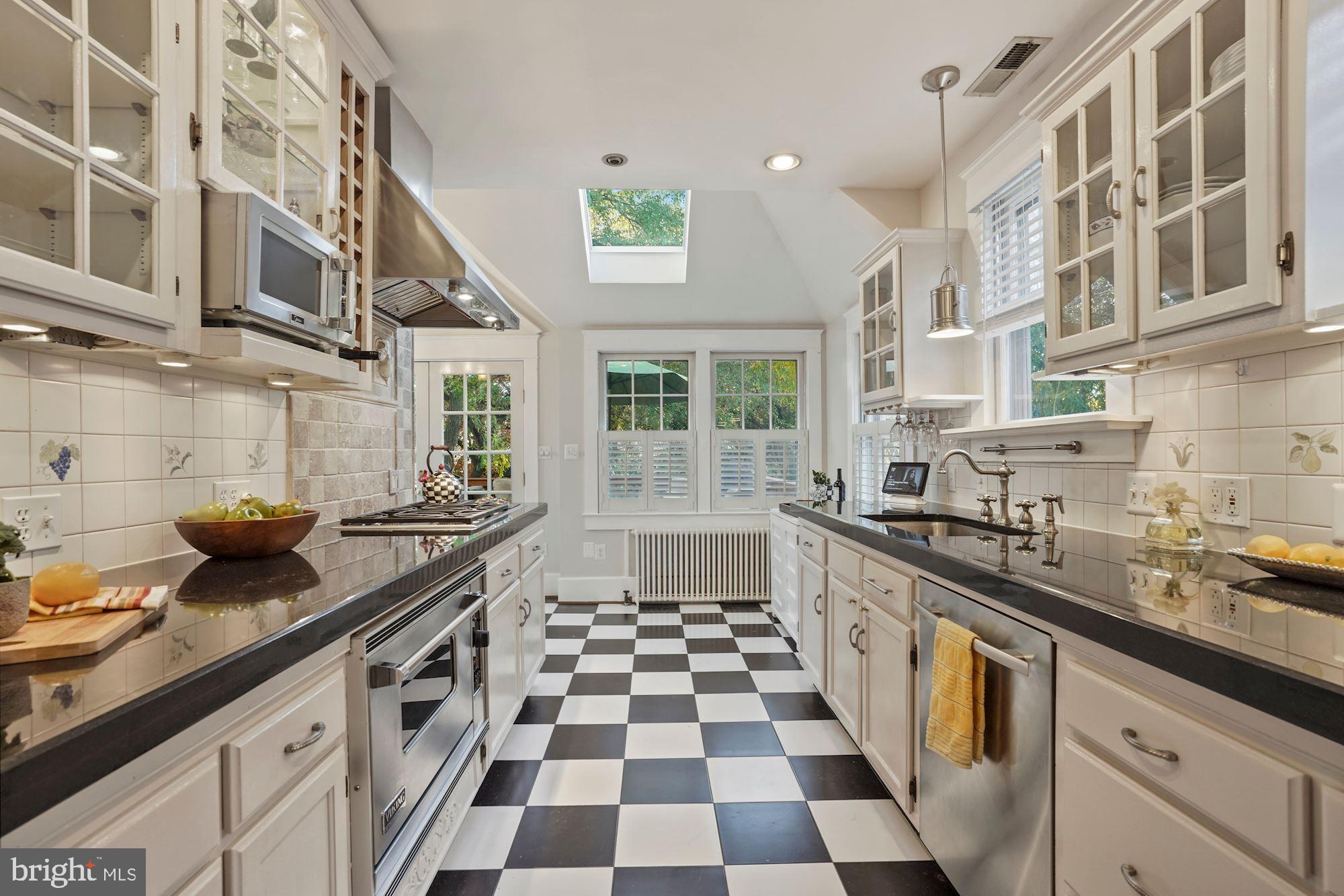 3320 2nd Road North Arlington, VA 22201 - Photo 8 of 31 Wolf gas stove top and Jenn_Air dishwasher