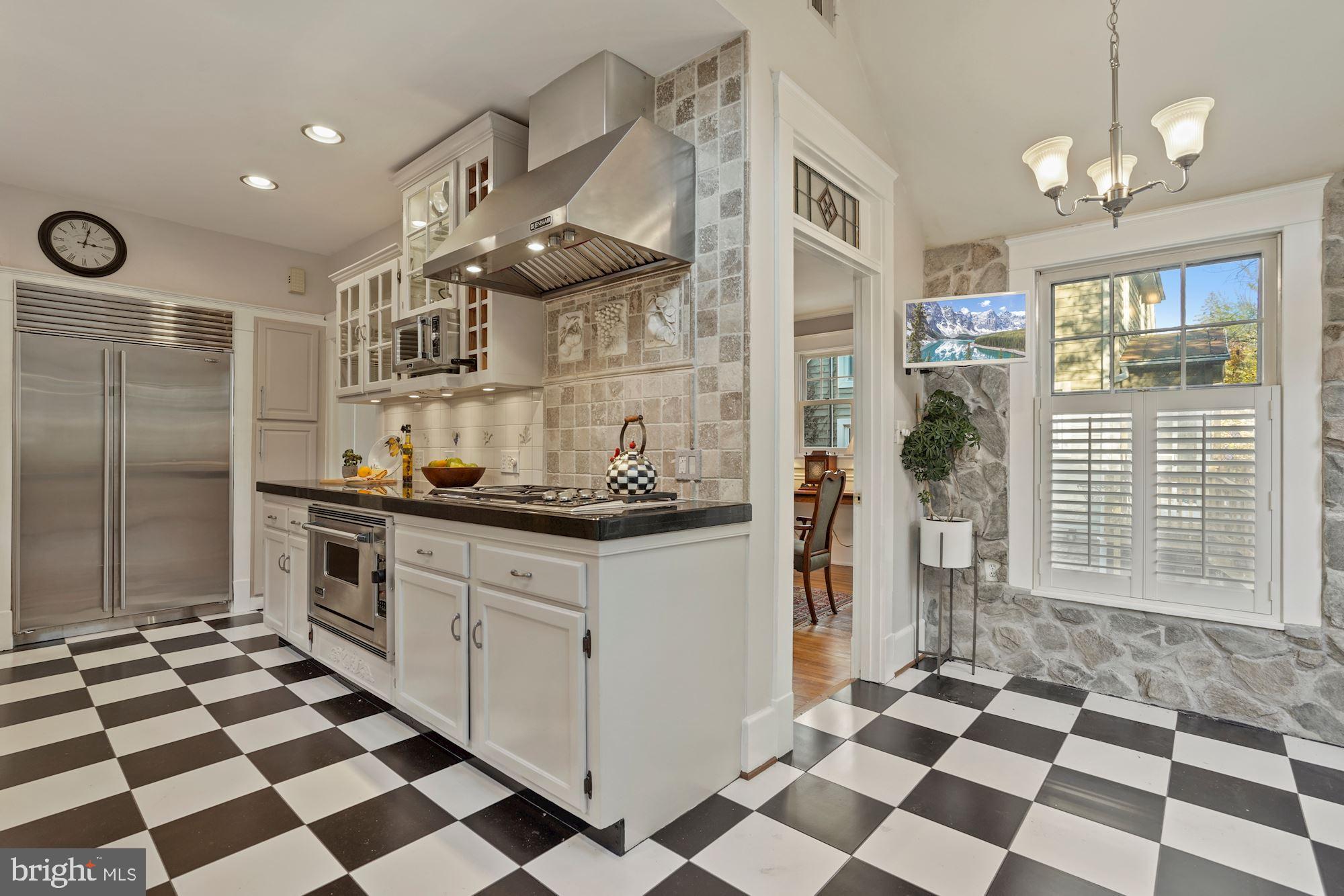 3320 2nd Road North Arlington, VA 22201 - Photo 9 of 31 Luxury black granite counter tops