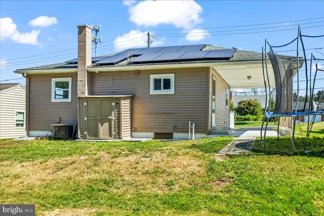 a view of a house with backyard and porch