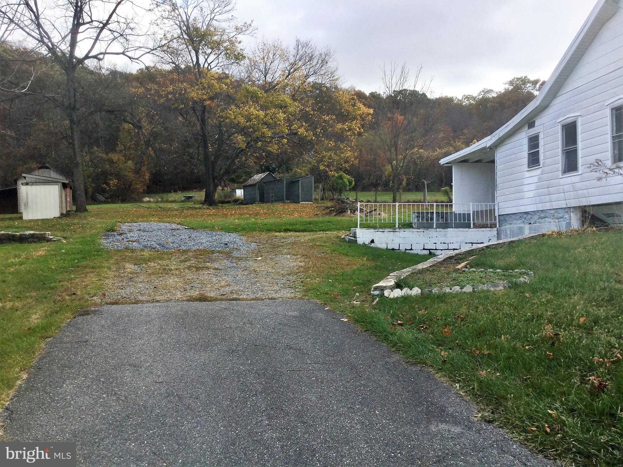 14457 Edgemont Road Smithsburg, MD 21783 - Photo 4 of 22 DRIVEWAY