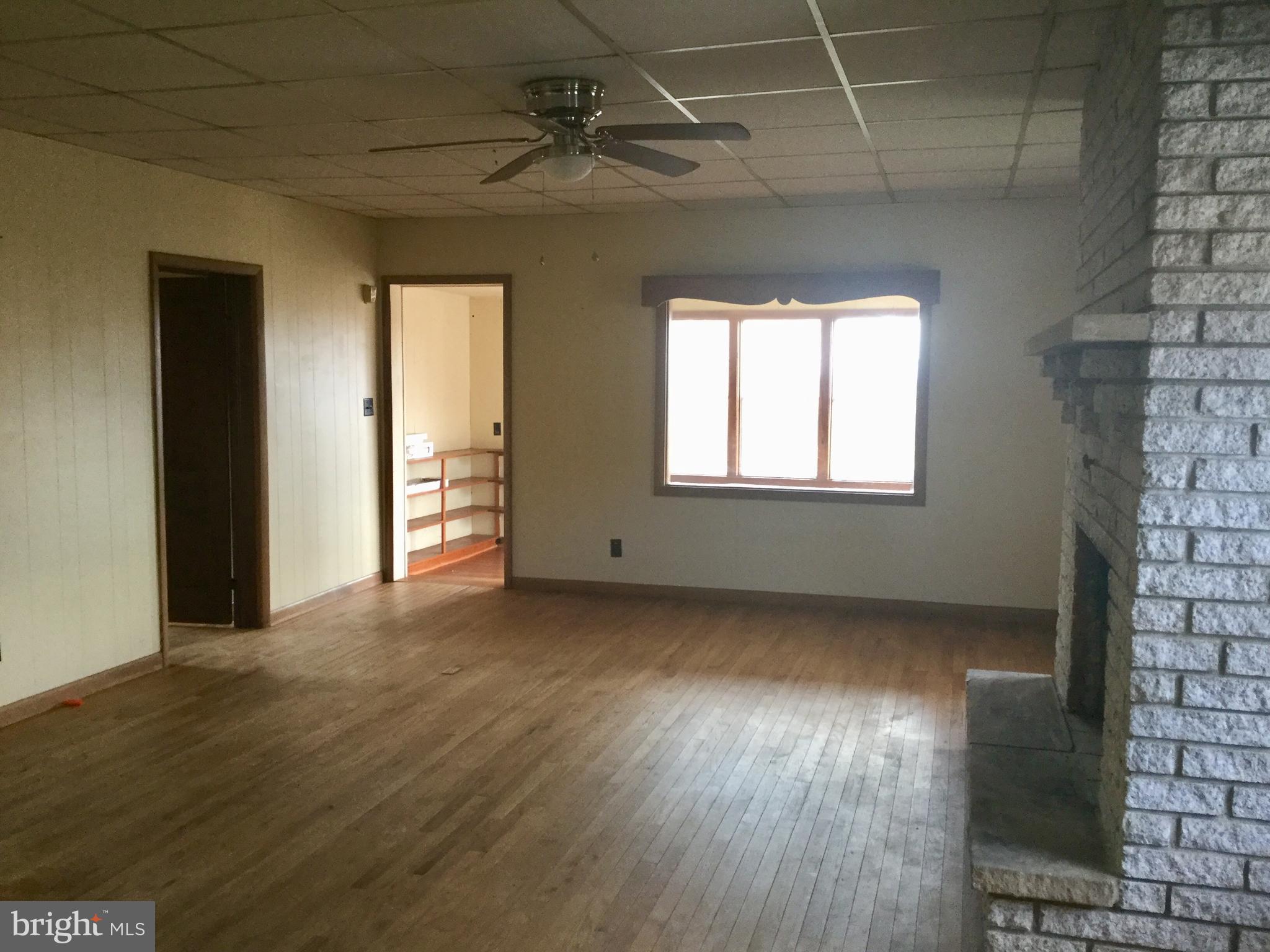 14457 Edgemont Road Smithsburg, MD 21783 - Photo 5 of 22 LIVING ROOM