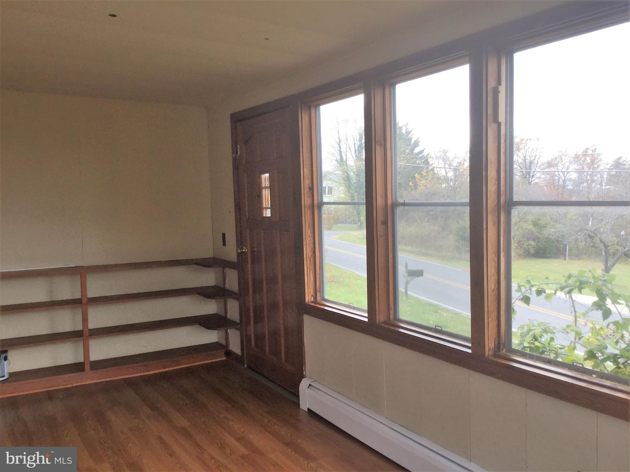 14457 Edgemont Road Smithsburg, MD 21783 - Photo 9 of 22 SITTING ROOM