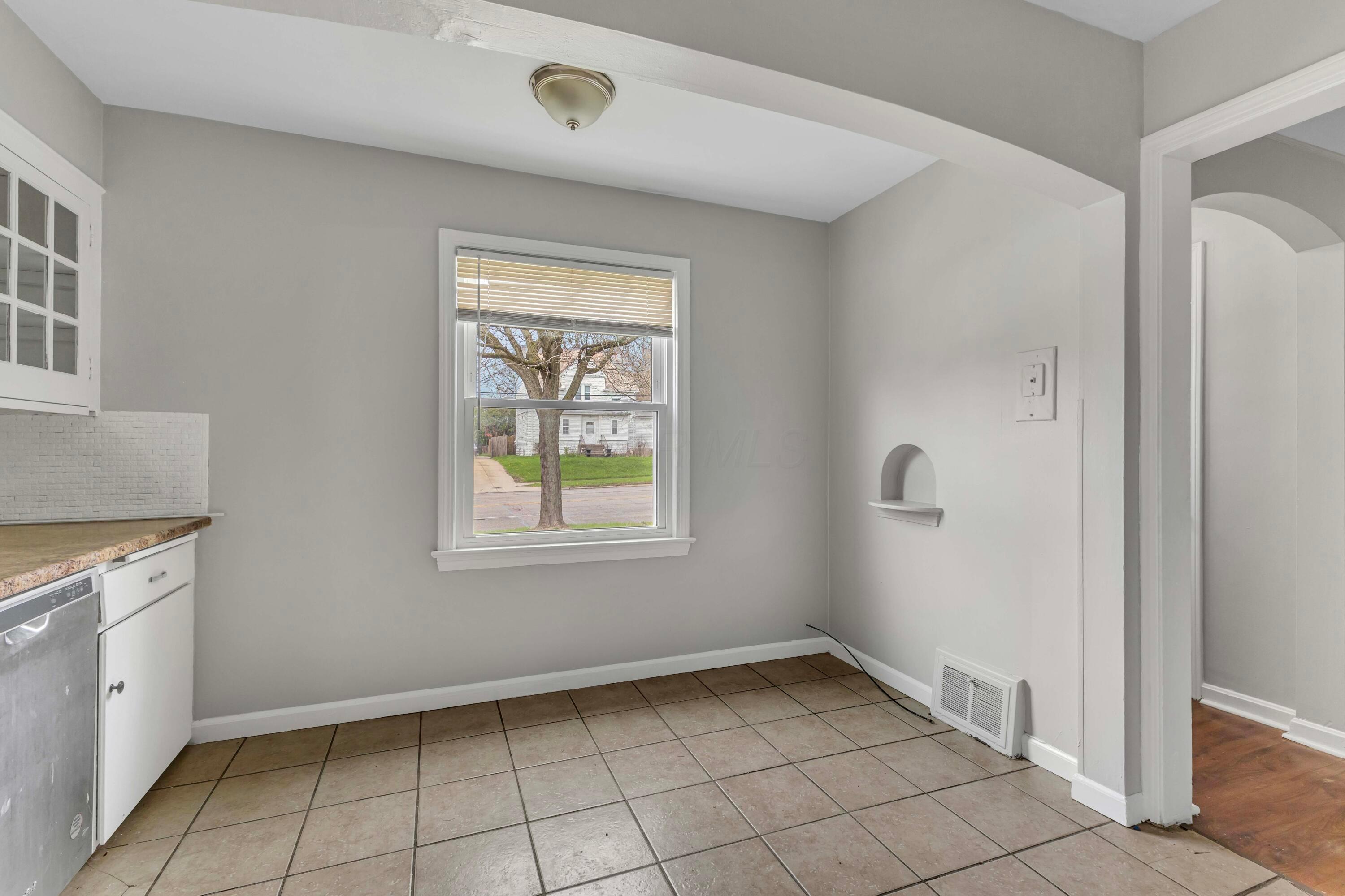 14608 Rockside Road Maple Heights, OH 44137 - Photo 10 of 45 rocksidemls_10