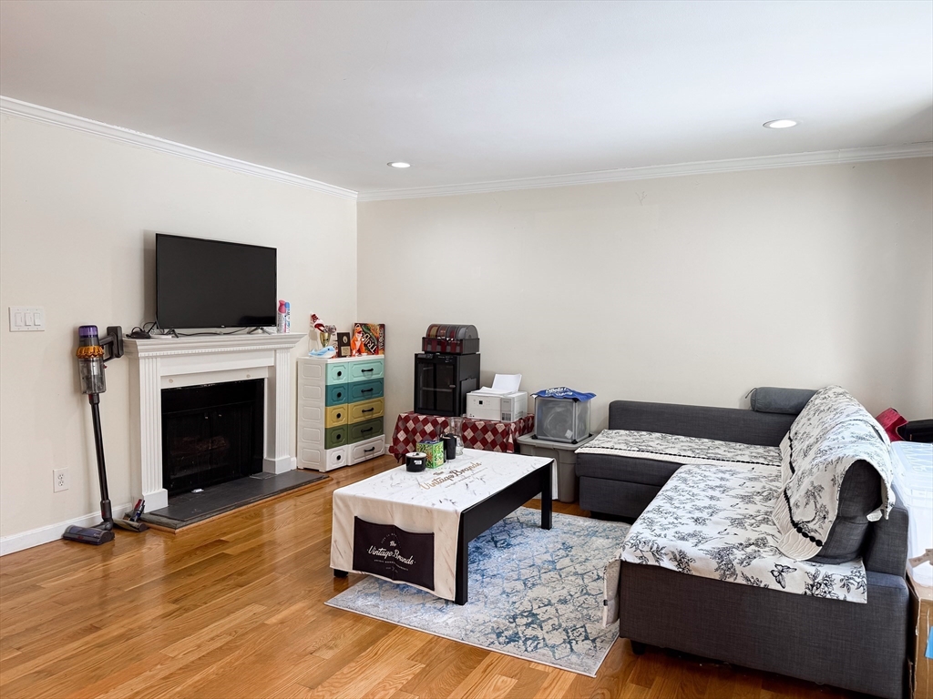 53 Jericho Road, Unit B Weston, MA 02493 - Photo 5 of 13