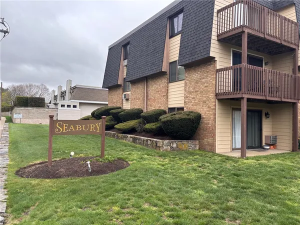 $2,100 | 4162 Post Road, Unit 15, Warwick, RI 02818
