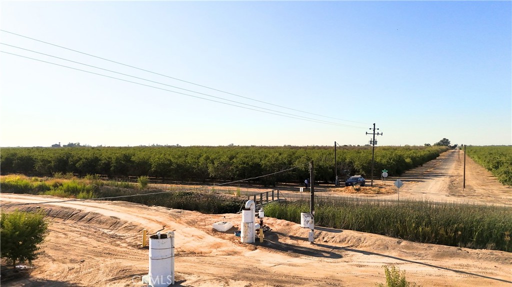 0 Rd 18 & Ave 16 Madera, CA 93637 - Photo 8 of 9 a view of a water fountain and a yard