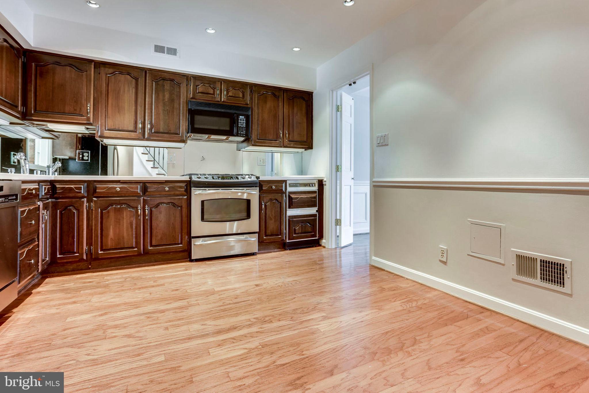 2307 North Glebe Road Arlington, VA 22207 - Photo 11 of 35 Room for small table
