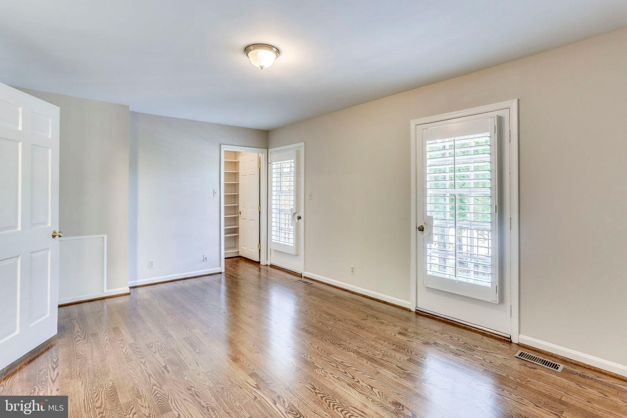 2307 North Glebe Road Arlington, VA 22207 - Photo 23 of 35 Master with view of walk in closet