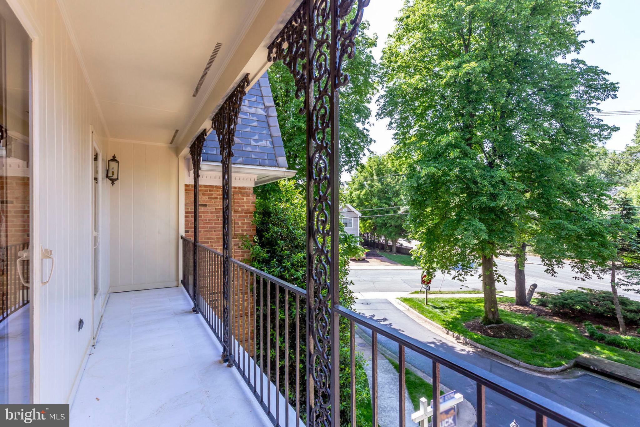 2307 North Glebe Road Arlington, VA 22207 - Photo 26 of 35 Beautiful Georgetown style patio