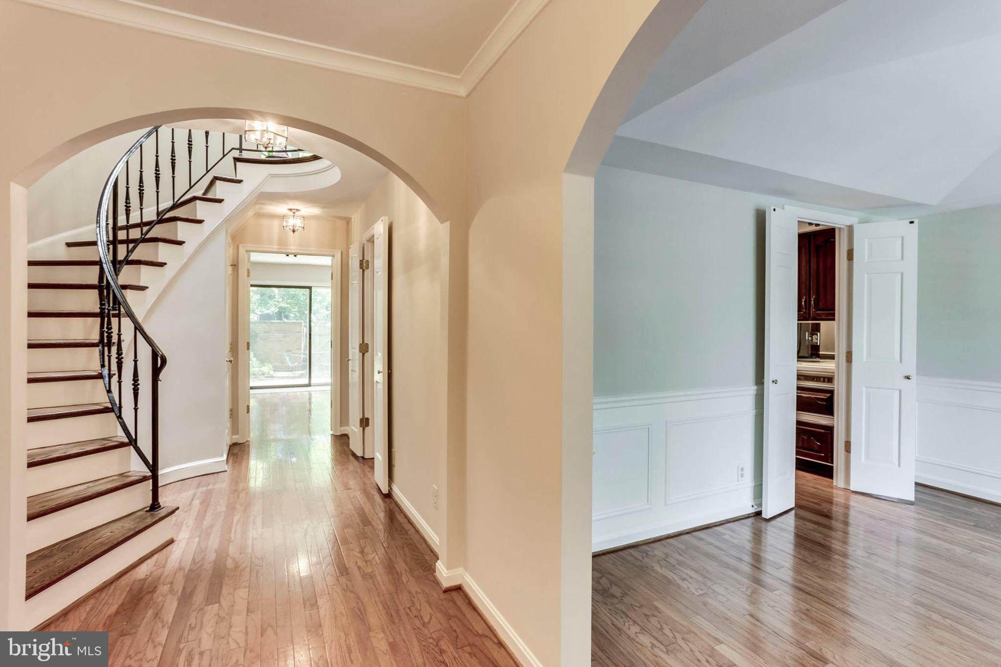 2307 North Glebe Road Arlington, VA 22207 - Photo 4 of 35 View from entry to spacious home