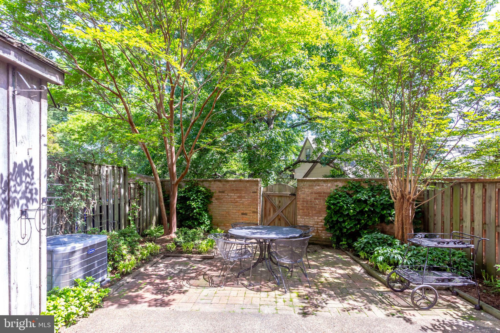 2307 North Glebe Road Arlington, VA 22207 - Photo 34 of 35 Entry from rear to 2+ acre private park