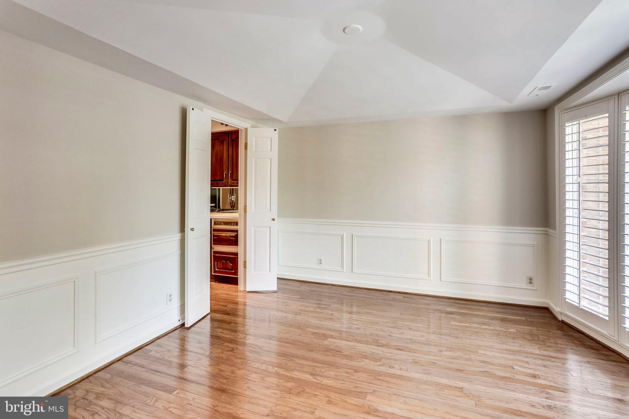 2307 North Glebe Road Arlington, VA 22207 - Photo 7 of 35 Elegant touches throughout