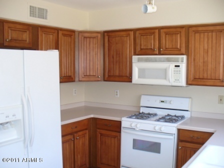 4132 East Frye Road Phoenix, AZ 85048 - Photo 3 of 17 Kitchen