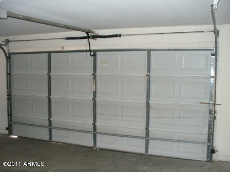 4132 East Frye Road Phoenix, AZ 85048 - Photo 7 of 17 Garage