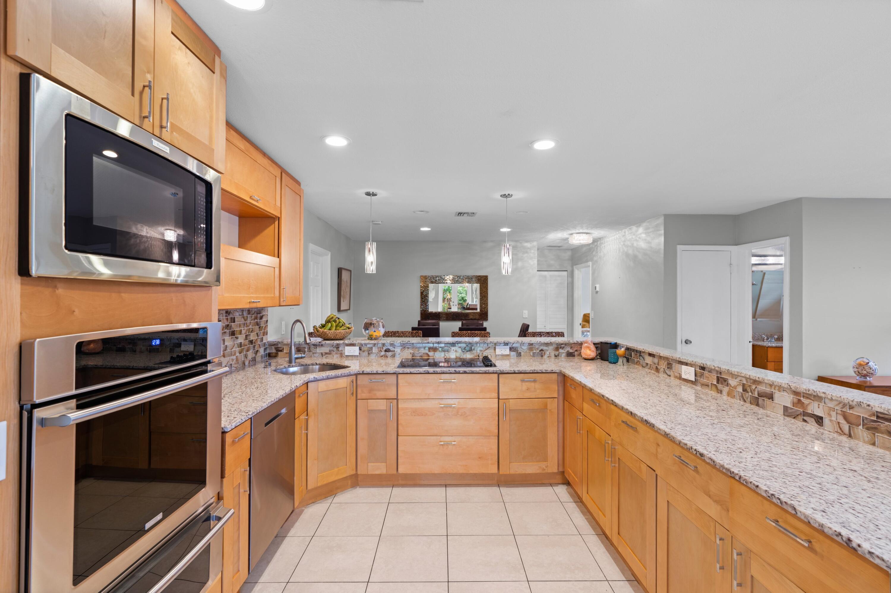 900 Northwest 5th Avenue Boca Raton, FL 33432 - Photo 4 of 26 Kitchen