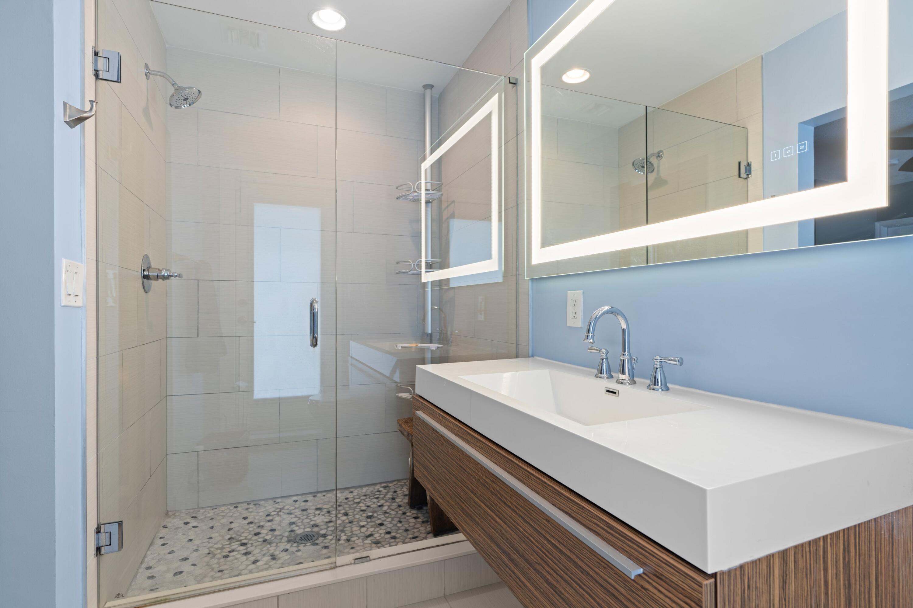 900 Northwest 5th Avenue Boca Raton, FL 33432 - Photo 8 of 26 Master Bathroom