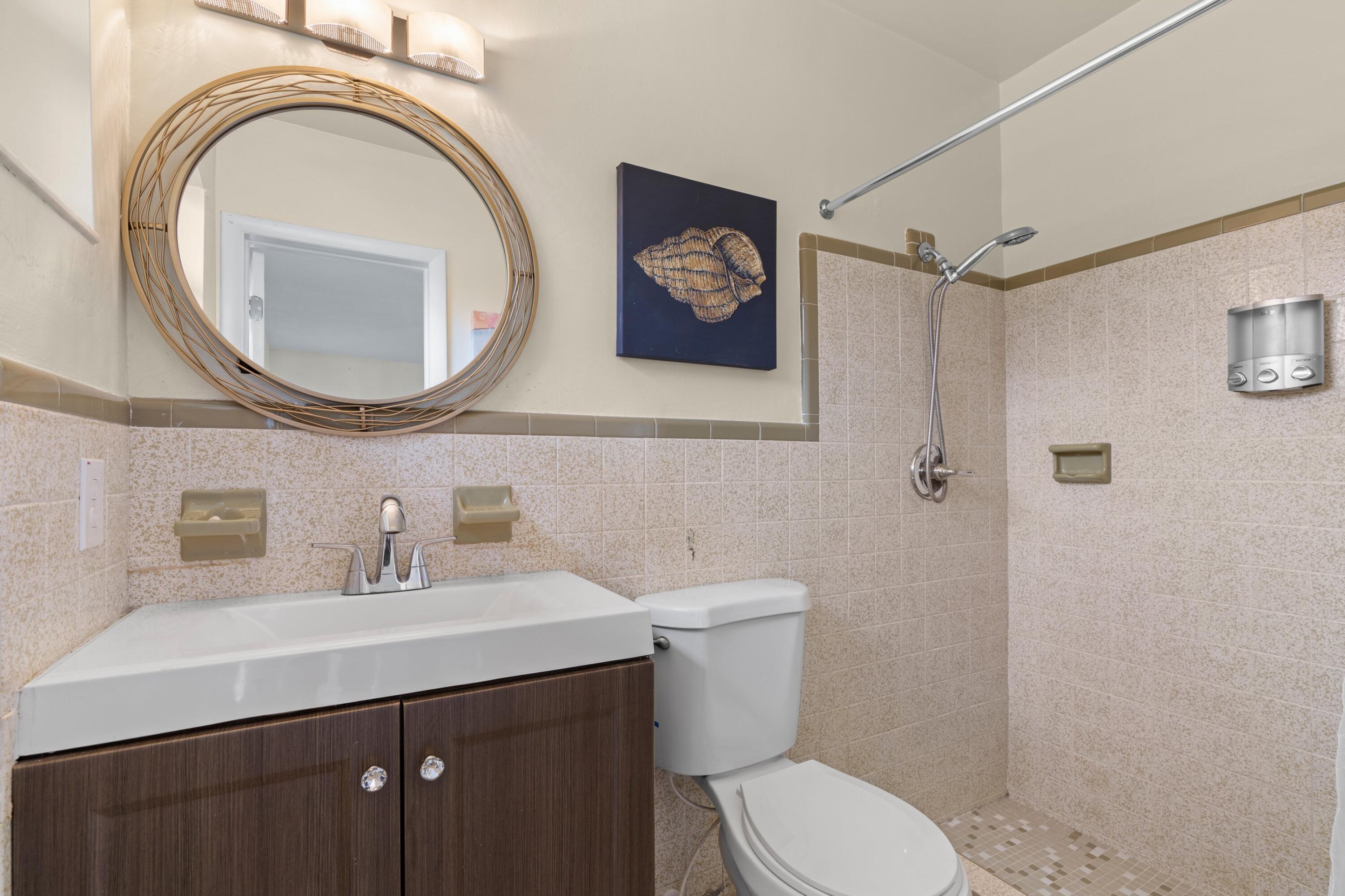 900 Northwest 5th Avenue Boca Raton, FL 33432 - Photo 10 of 26 Bathroom #3