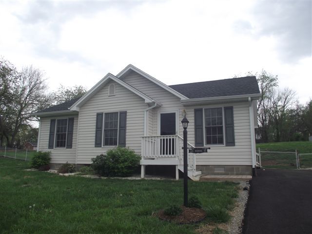 2221 Manning Road Northeast Roanoke, VA 24012 - Photo 1 of 13 front