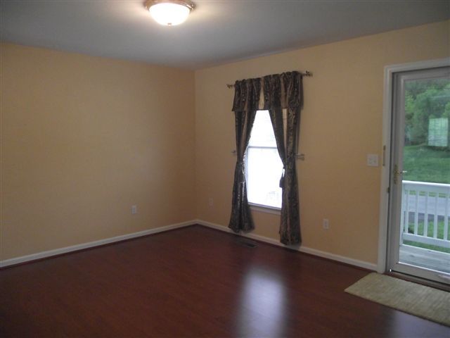 2221 Manning Road Northeast Roanoke, VA 24012 - Photo 2 of 13 Living Rm