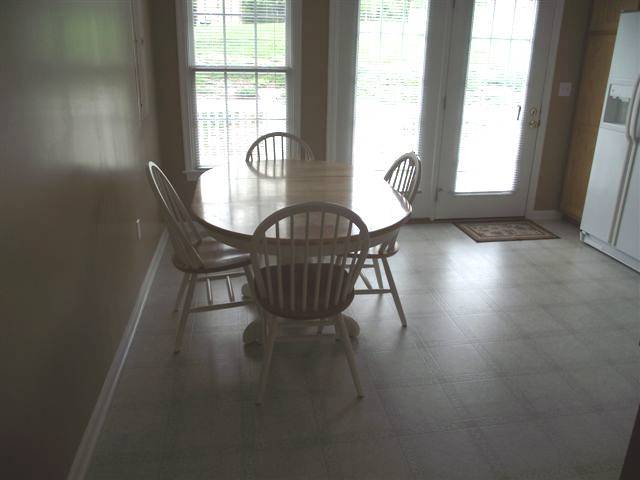 2221 Manning Road Northeast Roanoke, VA 24012 - Photo 4 of 13 Dining area