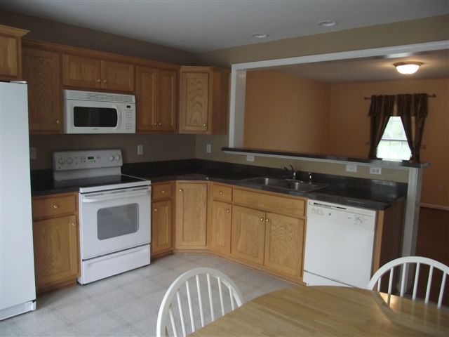 2221 Manning Road Northeast Roanoke, VA 24012 - Photo 5 of 13 kitchen