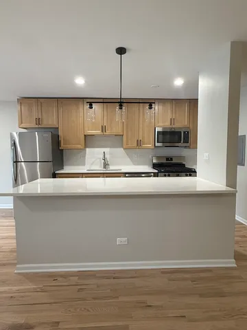 $2,500 | 2411 North Kennicott Drive, Unit 2B, Arlington Heights, IL 60004