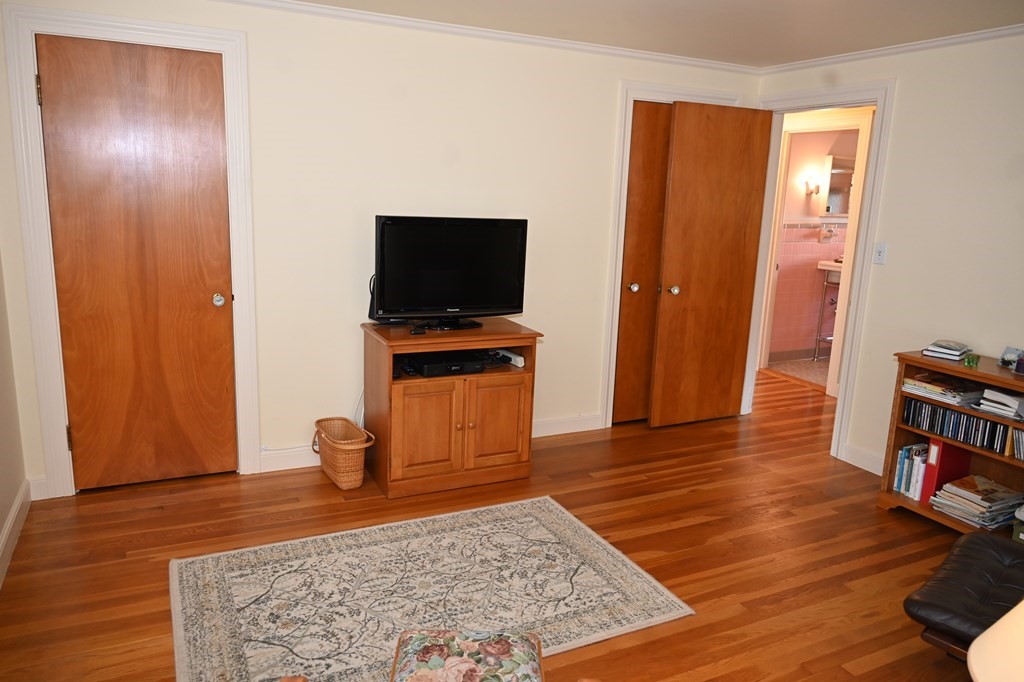 81 Whiting Way Needham, MA 02492 - Photo 16 of 30 Gallery Image 16