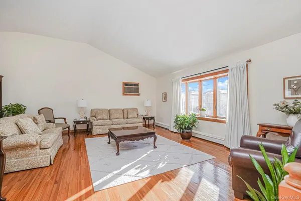 $3,900 | 317 Darlington Avenue, Unit 2 | Huguenot