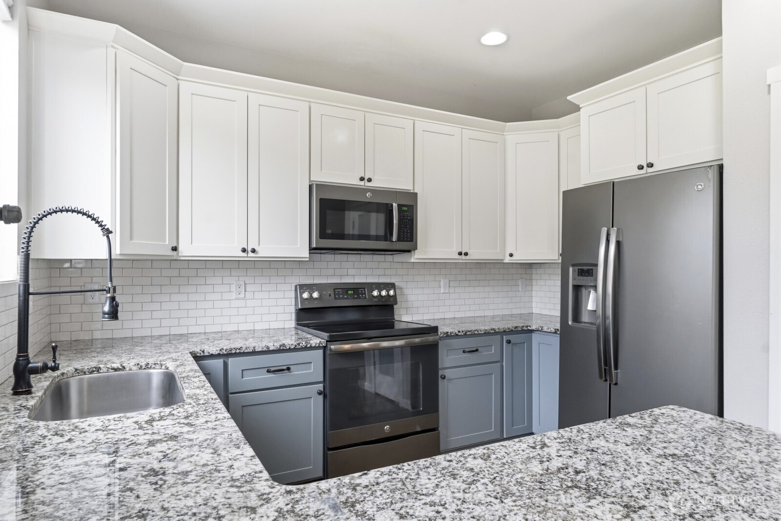 6974 Bailey Street Southeast Lacey, WA 98513 - Photo 13 of 37