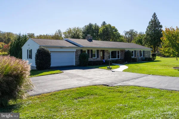 a view of a house with swimming pool and a yard