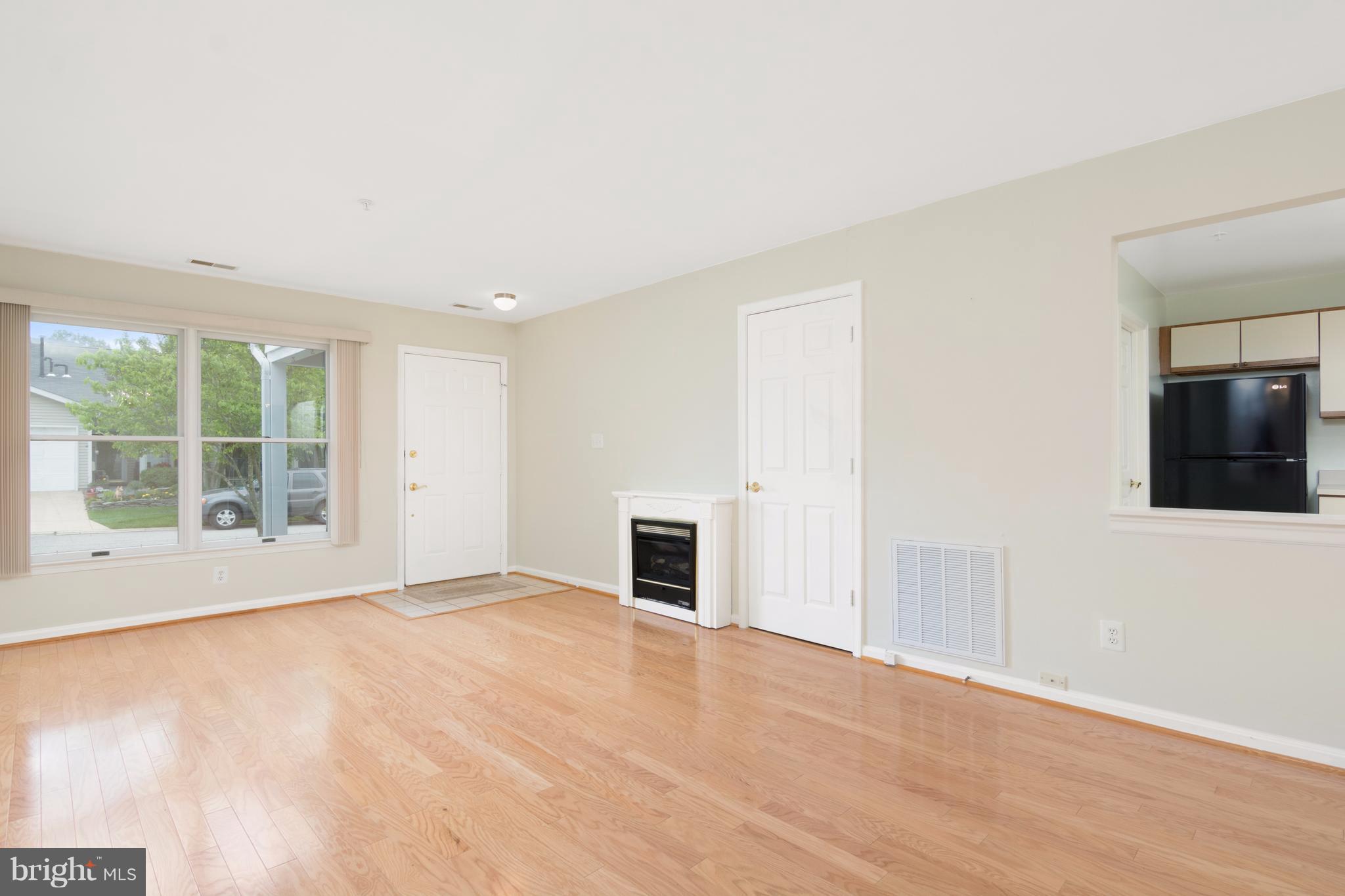 2602 Rigging Drive Annapolis, MD 21401 - Photo 3 of 26 Living Room