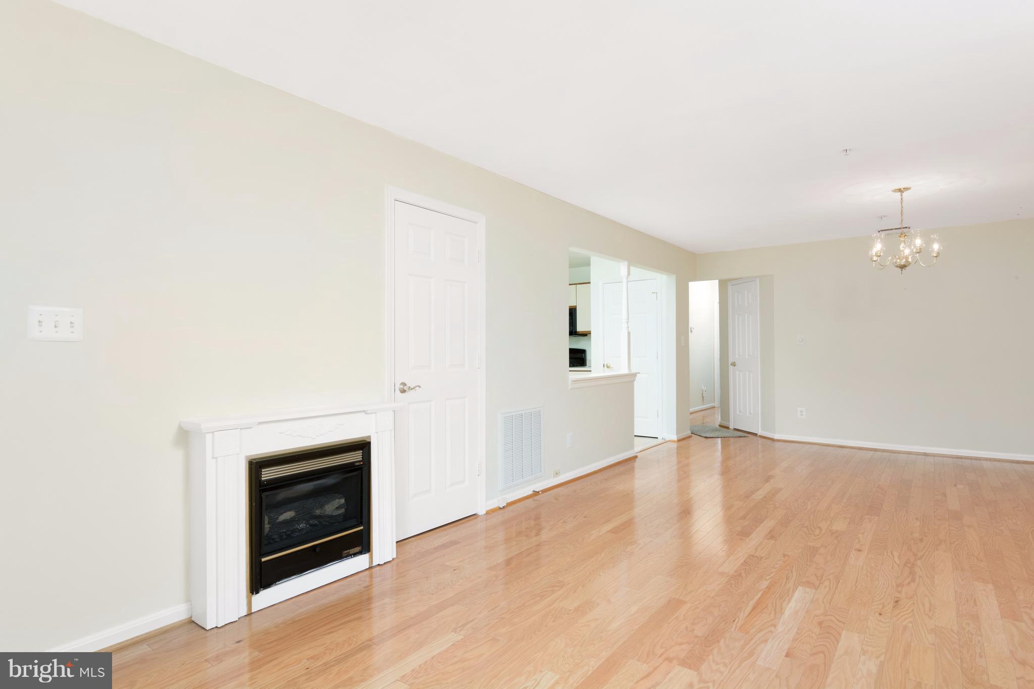 2602 Rigging Drive Annapolis, MD 21401 - Photo 4 of 26 Living Room